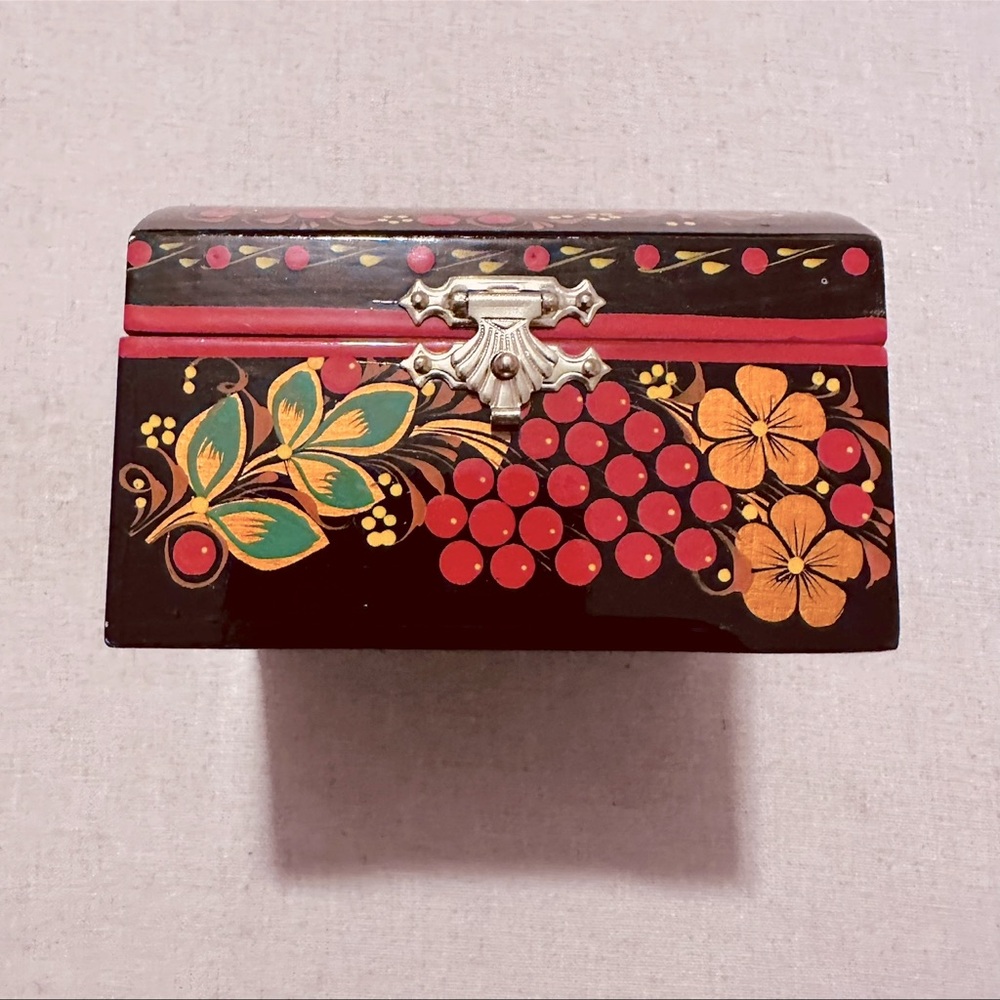 Russian Goods | Decor | Lacquered Russian Painted Jewelry Box